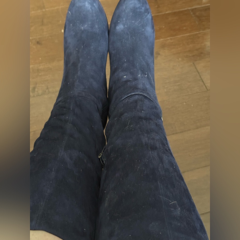 Chic Navy Suede Boots